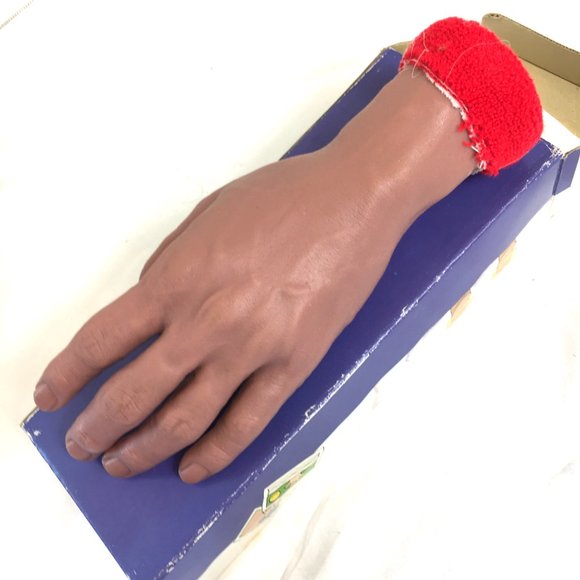 Realistic Hand Spare Parts Prop Russ Berrie Vintage 80’s - Picture 6 of 12